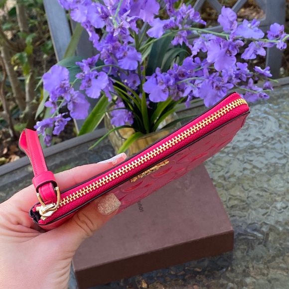 Coach Pink Logo Vernis Pink Wristlet NWT - Picture 5 of 15